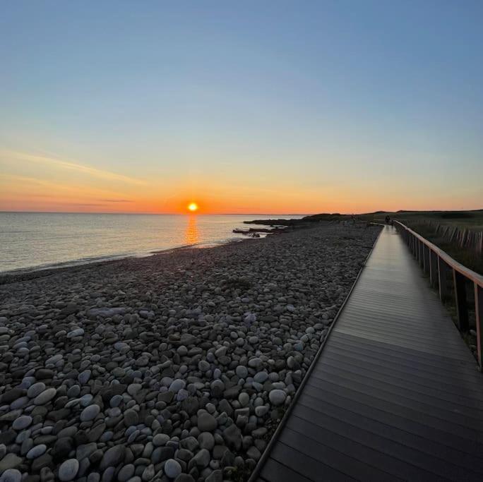 Seafront With Spectacular Views *