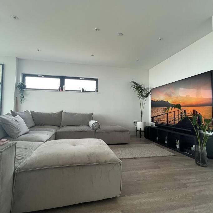 Seafront With Spectacular Views *